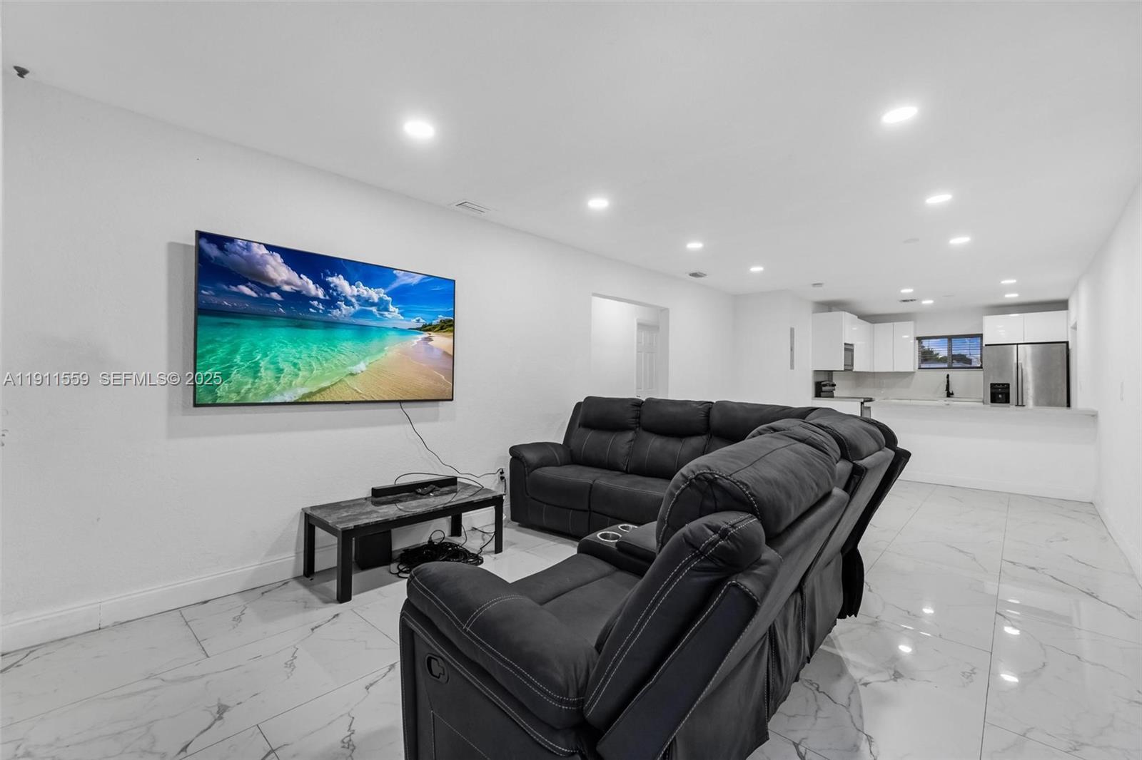 HYDE PARK FIRST SEC - Residential