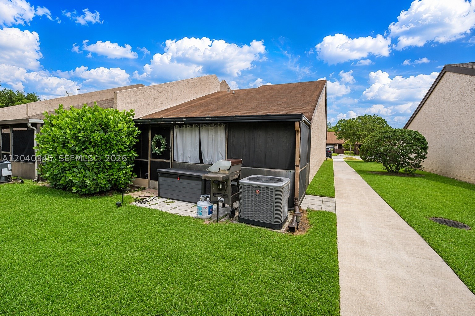 MAPLELEAF PATIO VILLAS AT - Residential