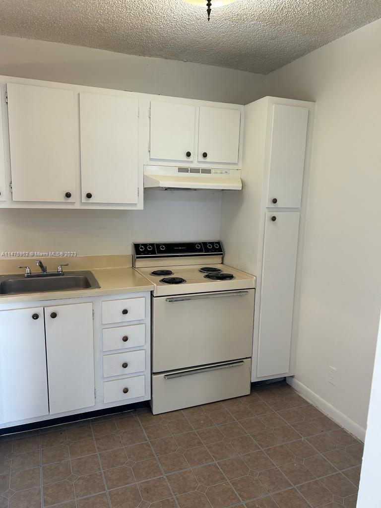 SUNRISE ON THE GREEN COND - Residential Lease