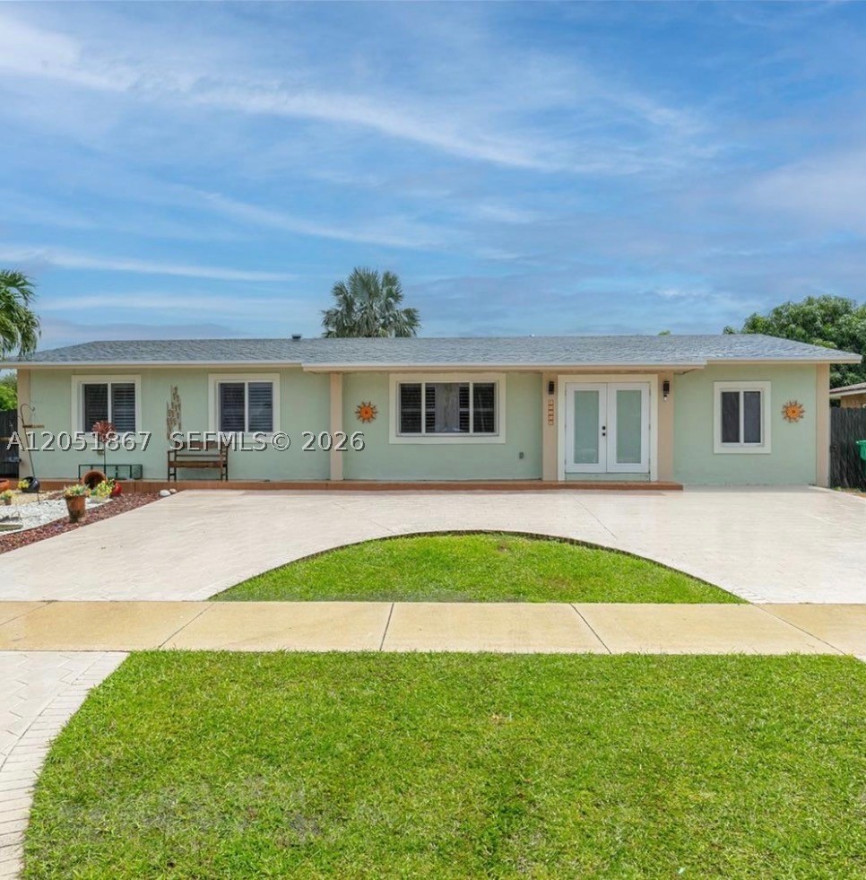 Beautiful property ready for a large family, featuring a mother-in-law suite and a corner lot with space to bring in a boat. This property features paid-off solar panels, which help reduce electricity costs. Please do not disturb the owners.