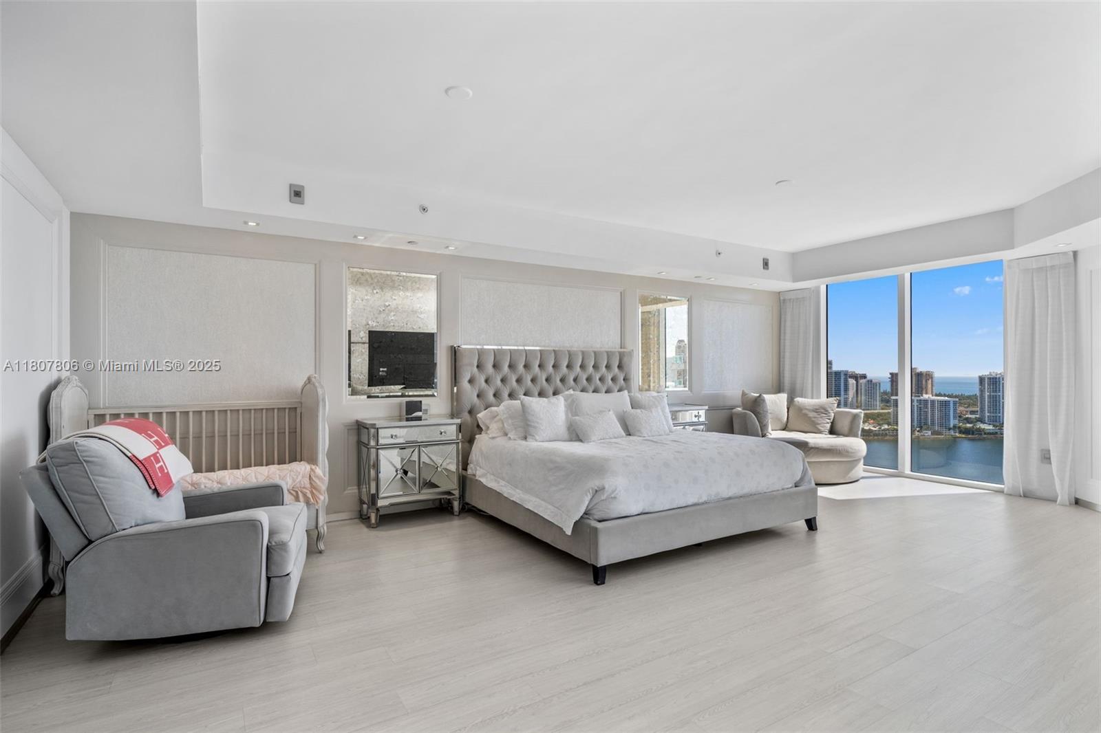 THE PENINSULA II CONDO - Residential