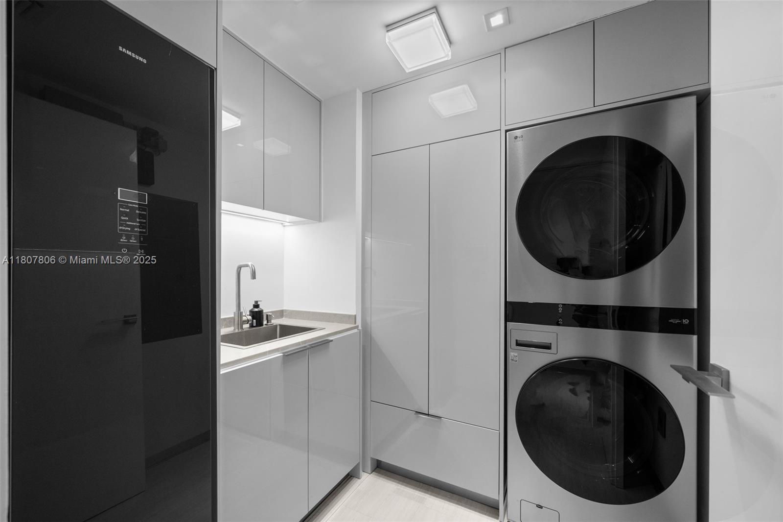 THE PENINSULA II CONDO - Residential
