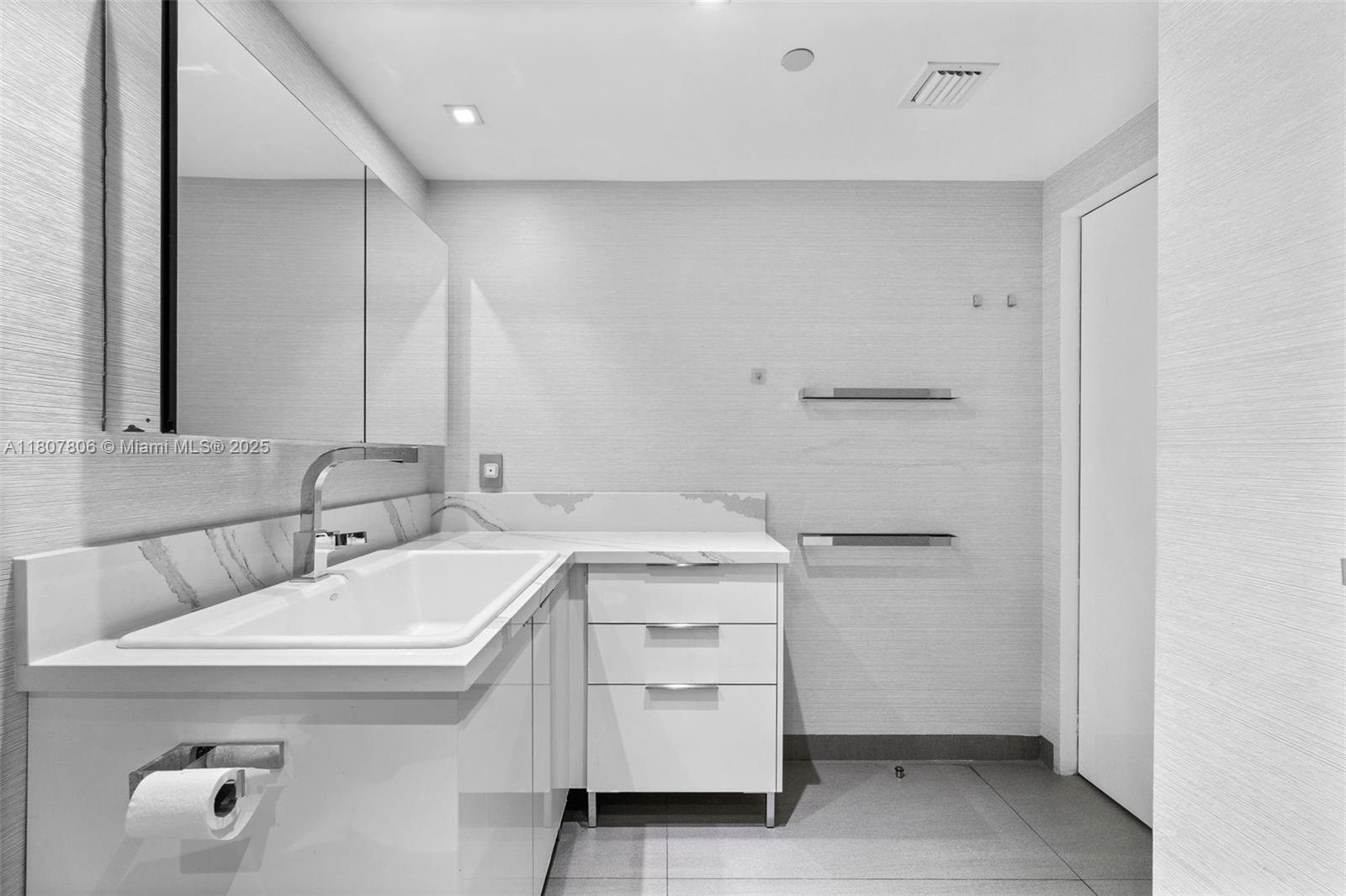 THE PENINSULA II CONDO - Residential