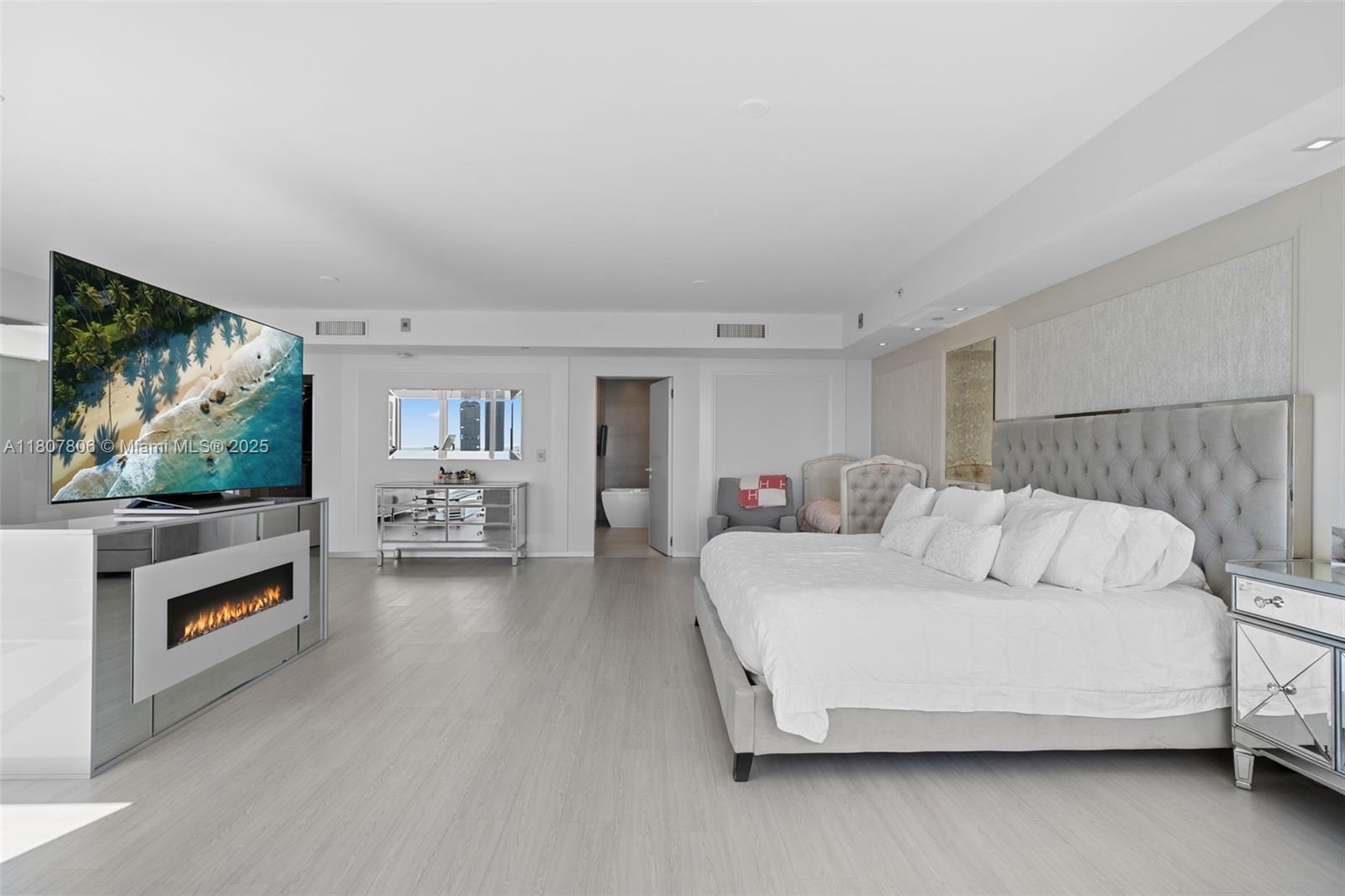 THE PENINSULA II CONDO - Residential
