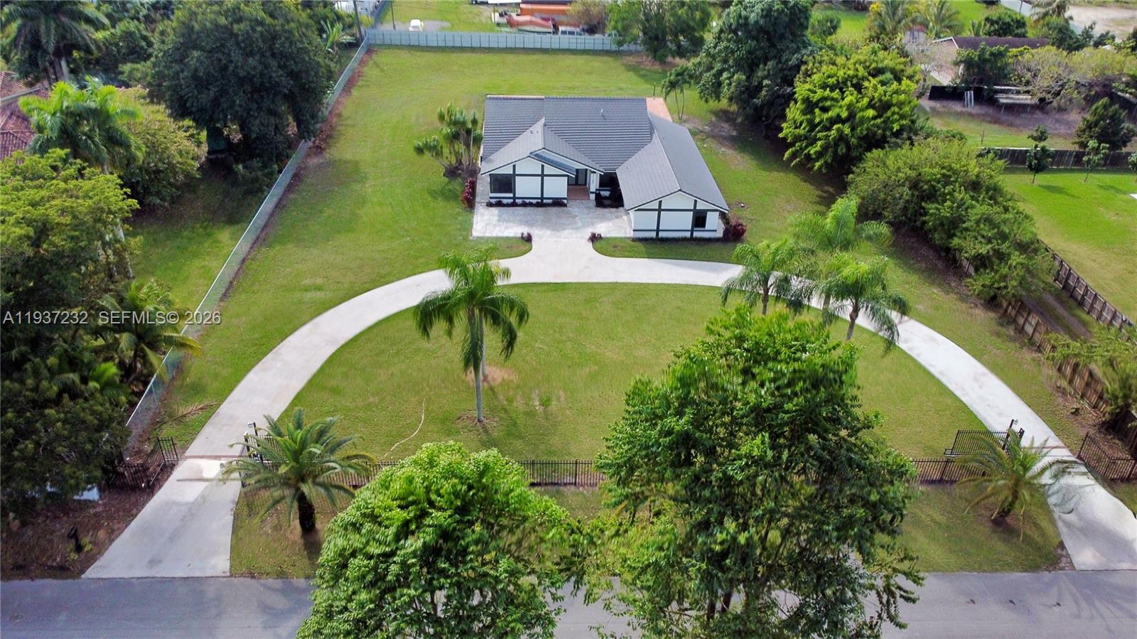 Bonzaza/Bonza­na Ranch Est - Residential