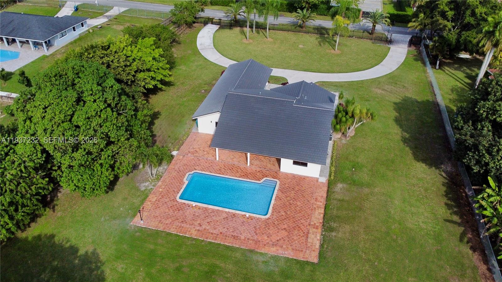 Bonzaza/Bonza­na Ranch Est - Residential