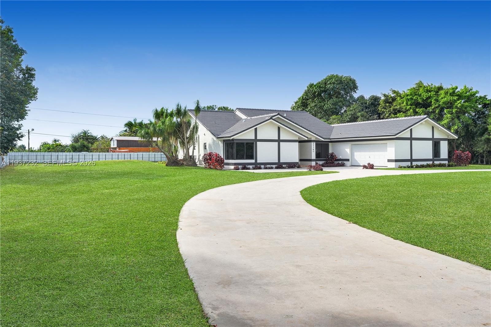 Bonzaza/Bonza­na Ranch Est - Residential