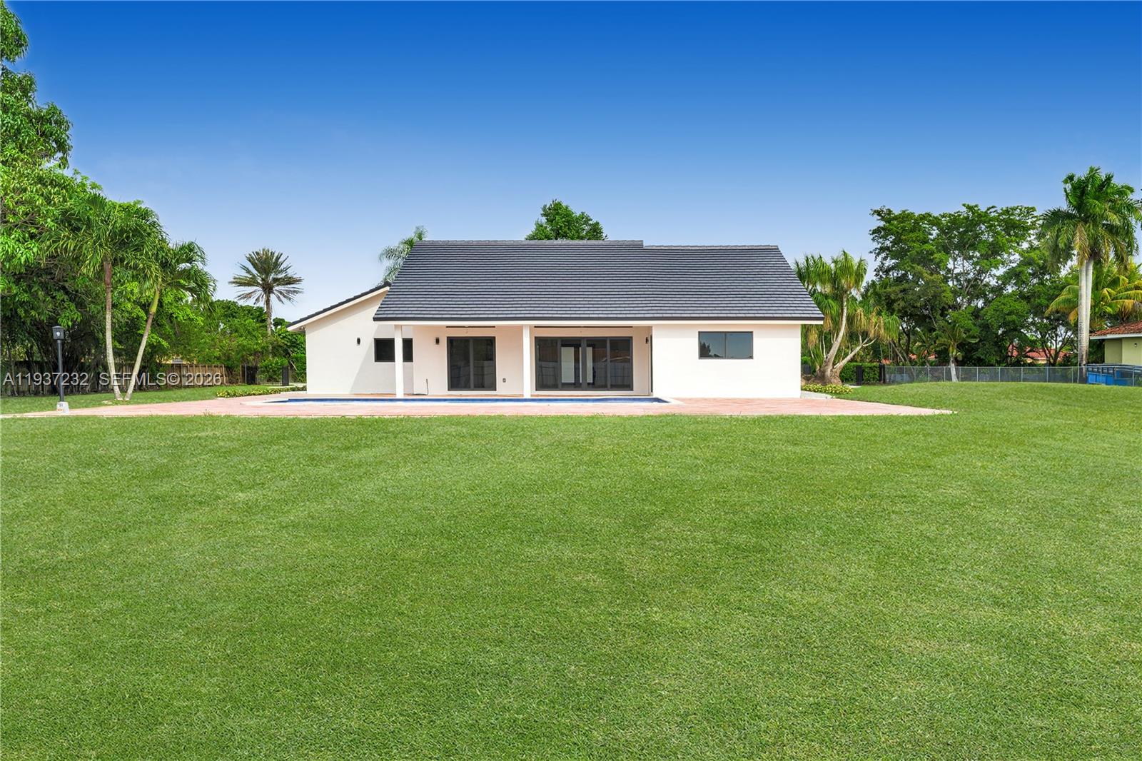 Bonzaza/Bonza­na Ranch Est - Residential