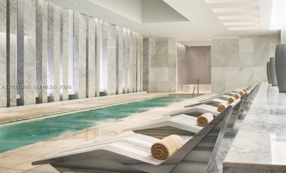 FONTAINEBLEAU III OCEAN C - Residential