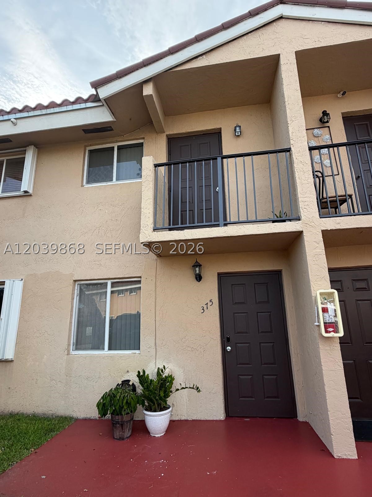 Motivated sellers! Beautiful 2BR/1.5BA townhouse in the gated community of Mira Villas featuring a private fenced patio, spacious living areas, and a functional layout. Enjoy community amenities including a pool and clubhouse. Conveniently located near Miami International Airport, major highways, shopping, restaurants, and schools.First-time buyers or investors are welcome . Don't miss this opportunity. Schedule your showing today!