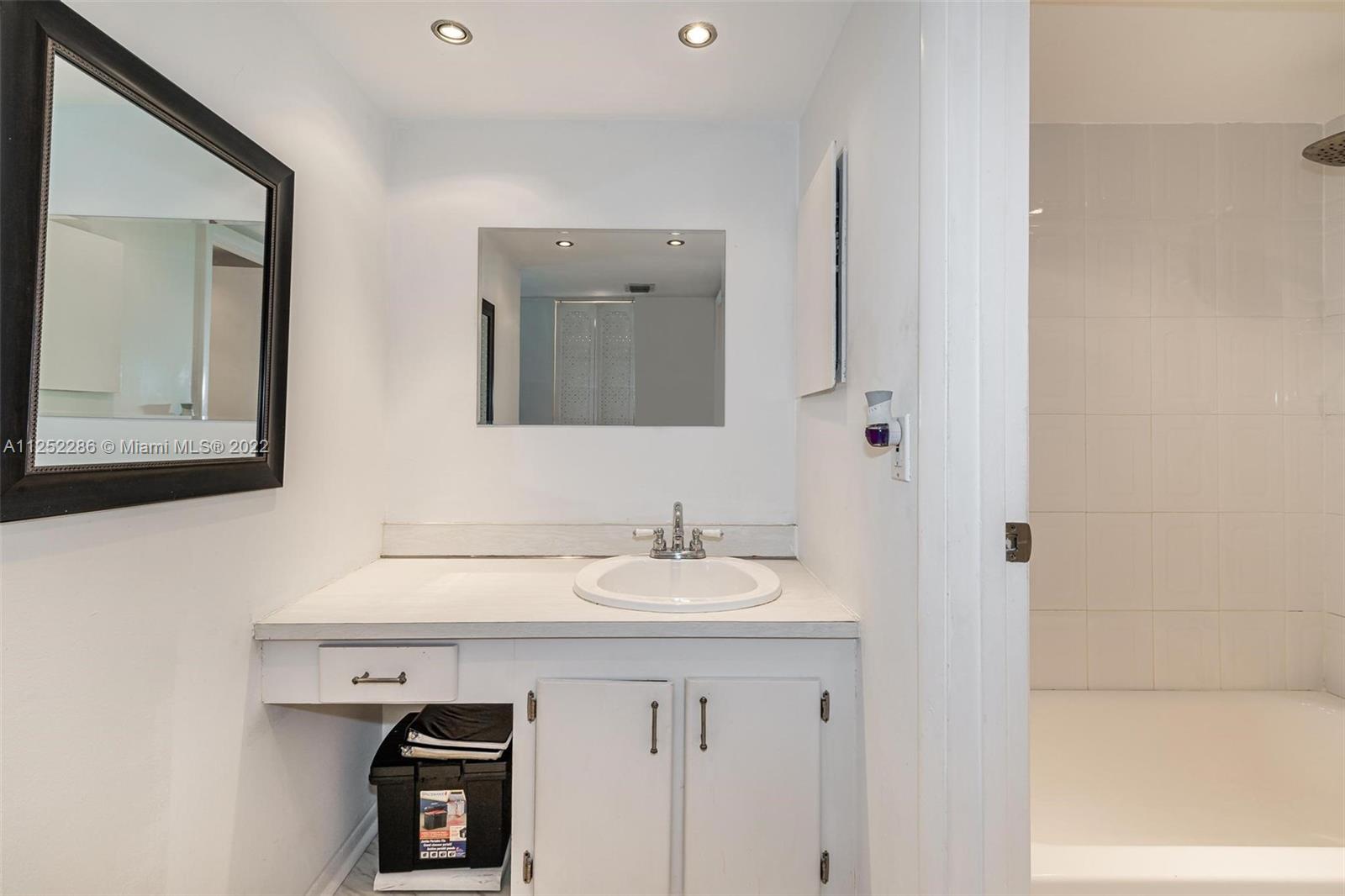 BRAVURA I CONDO - Residential