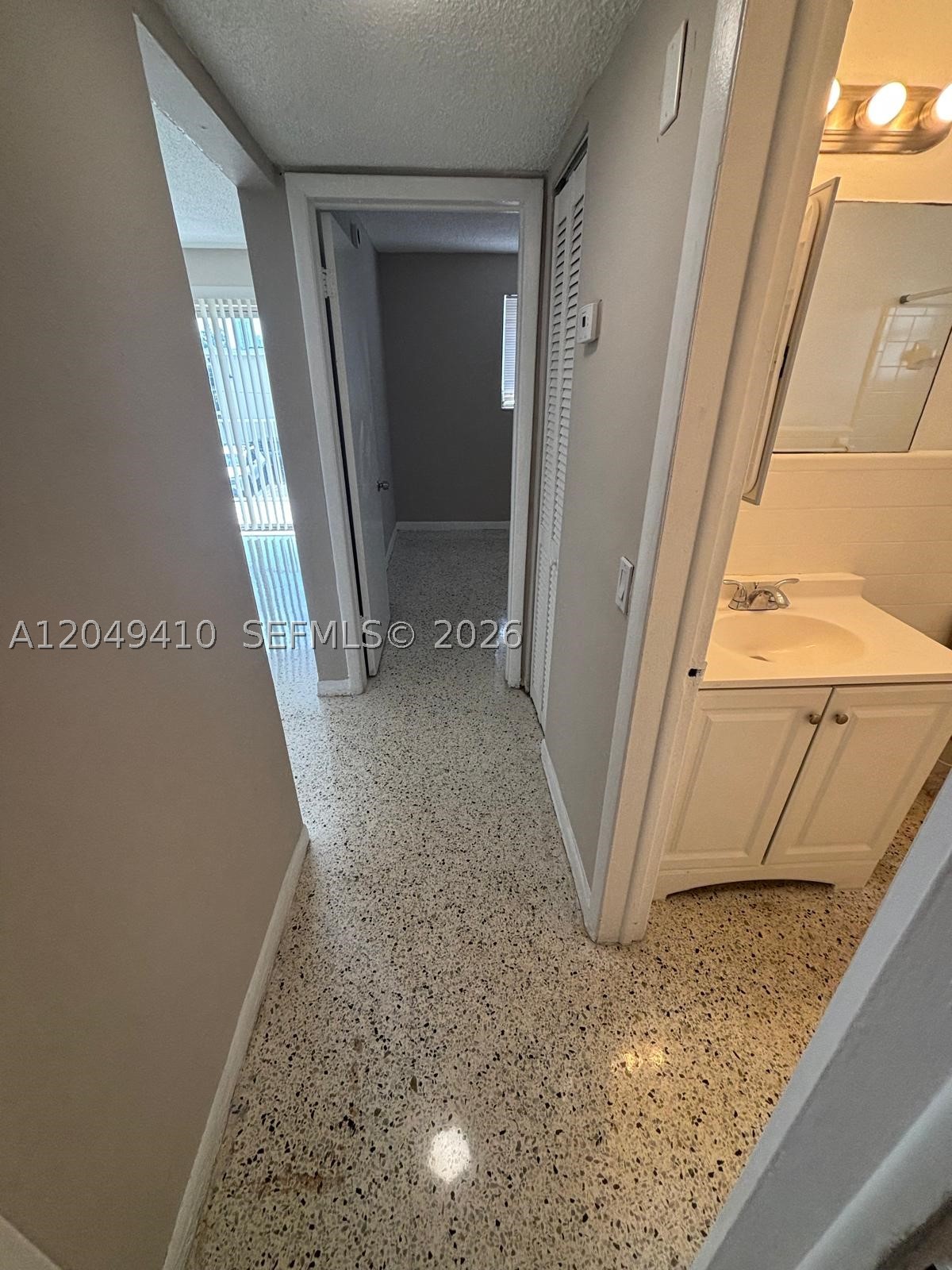 LAWRENCE ESTATE LAND CO - Residential Lease