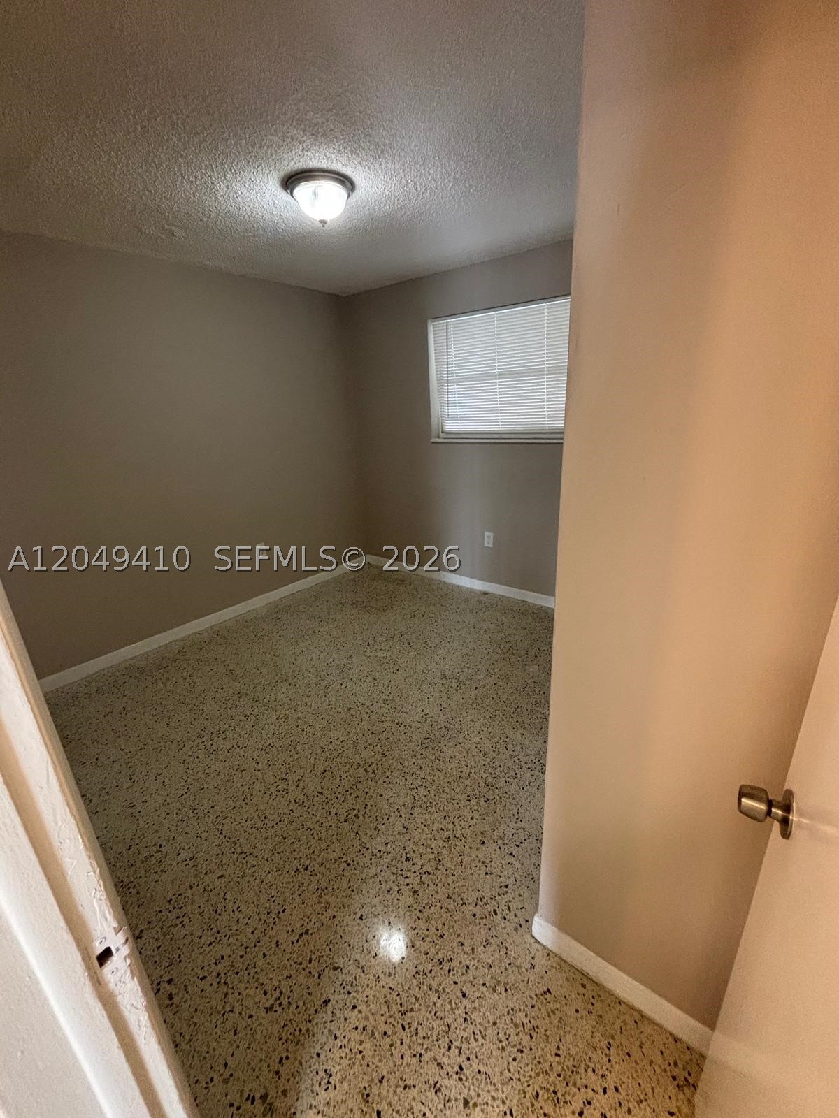 LAWRENCE ESTATE LAND CO - Residential Lease