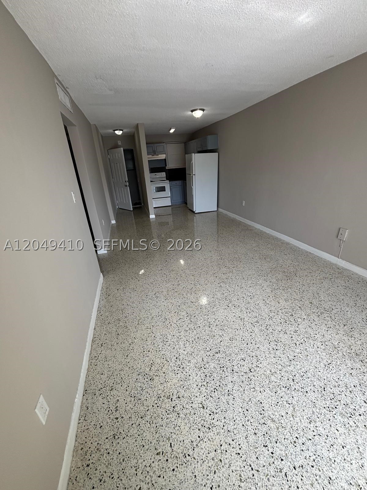 LAWRENCE ESTATE LAND CO - Residential Lease