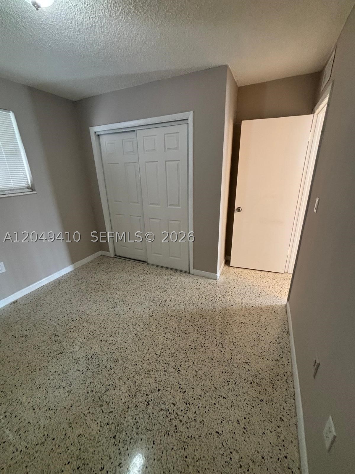 LAWRENCE ESTATE LAND CO - Residential Lease