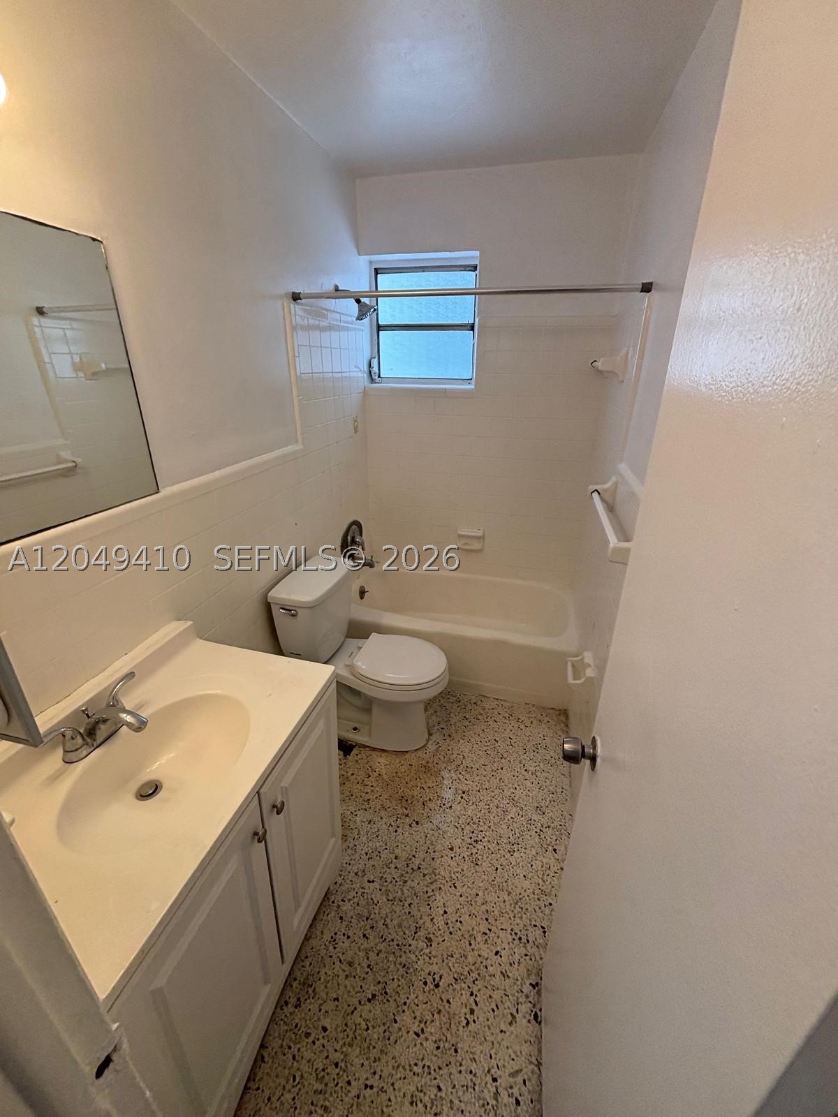 LAWRENCE ESTATE LAND CO - Residential Lease