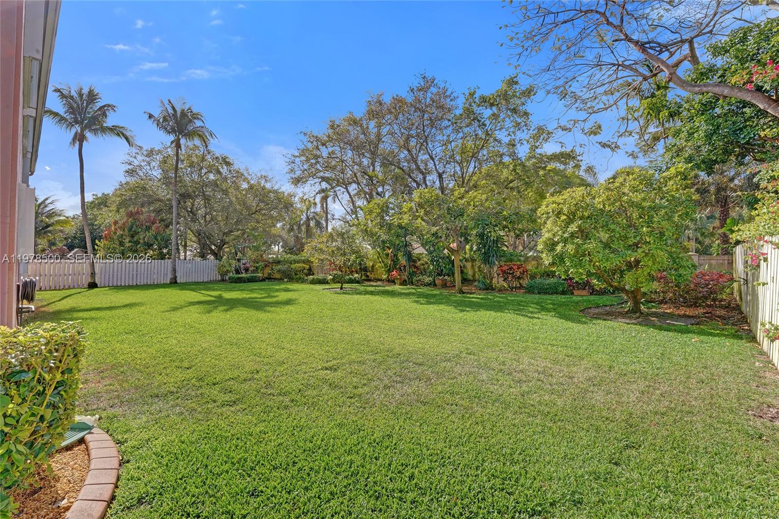 WINDSOR PALMS - Residential