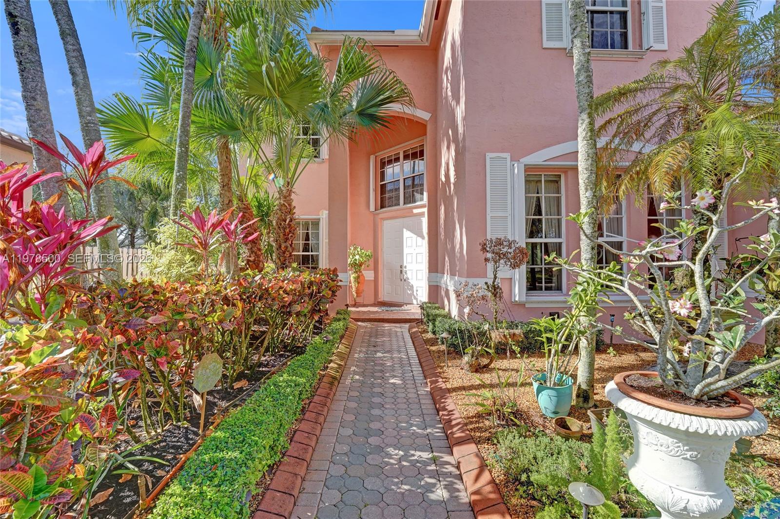 WINDSOR PALMS - Residential