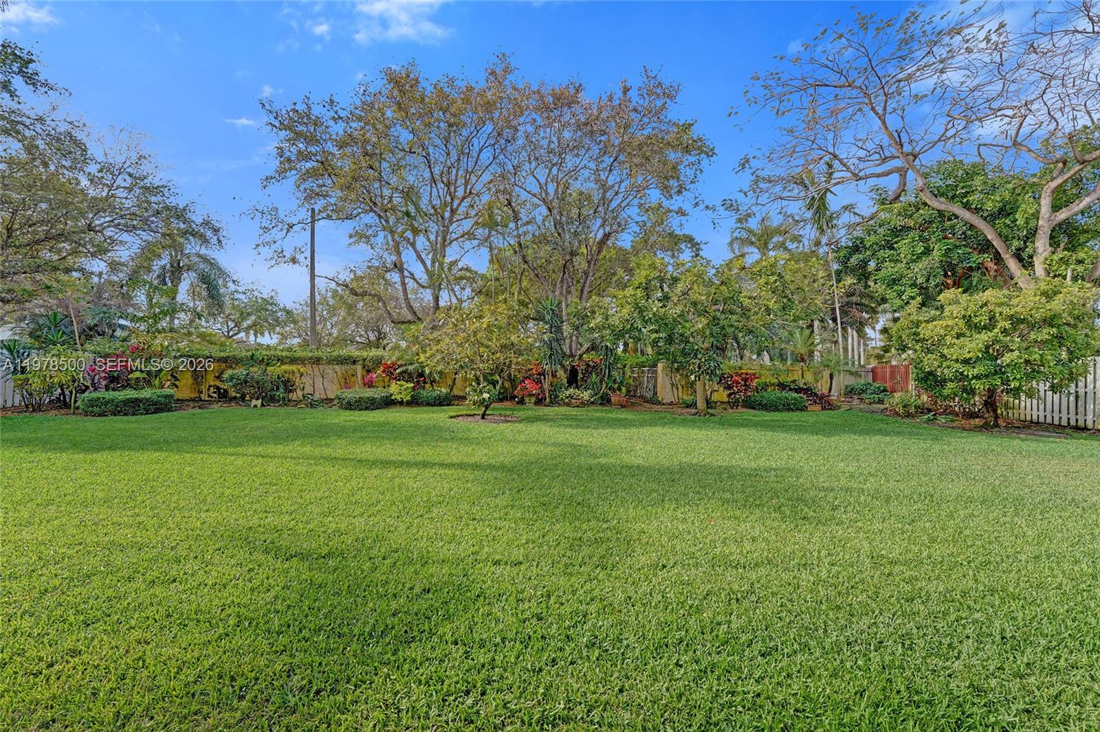 WINDSOR PALMS - Residential