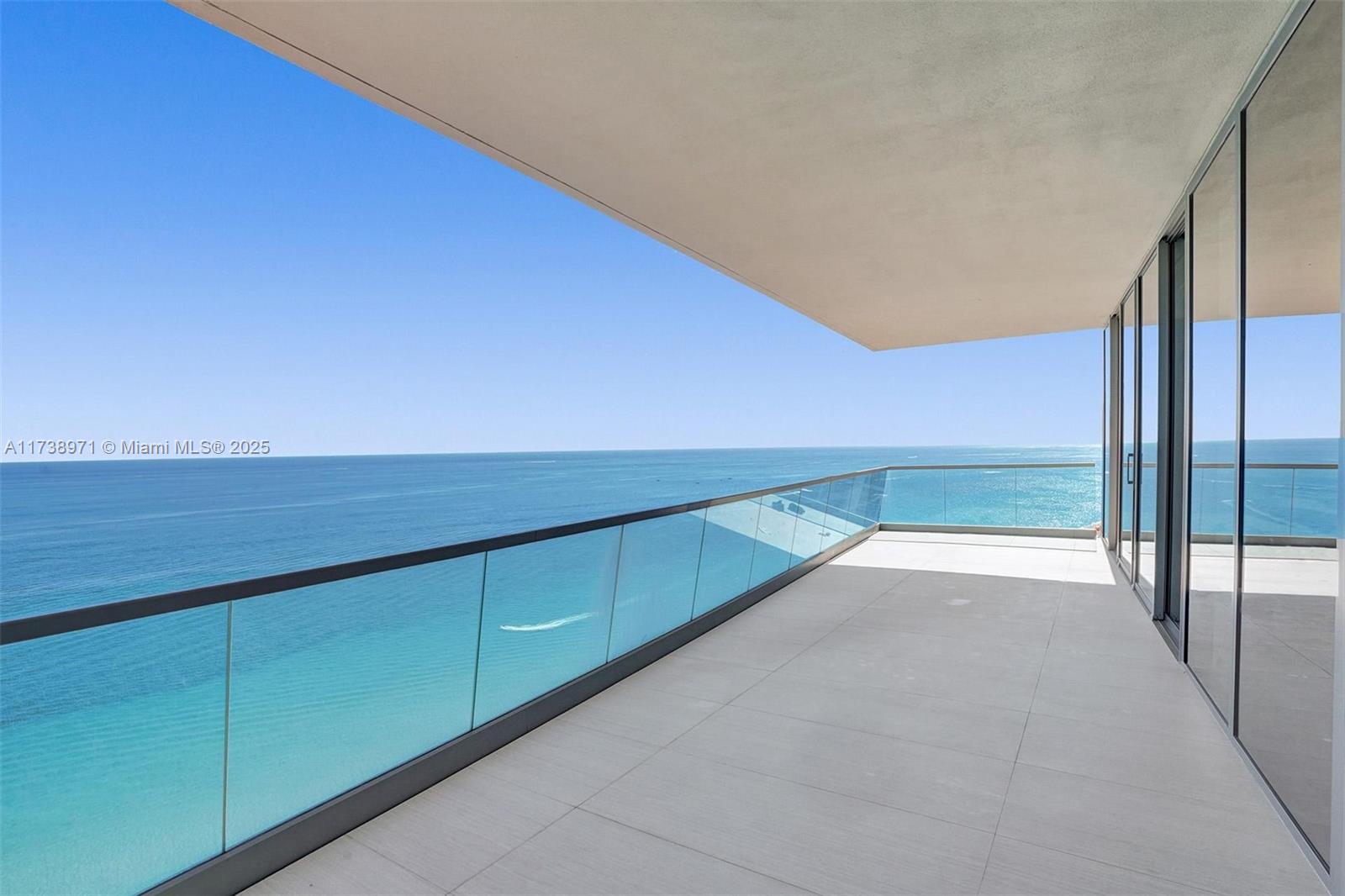 TURNBERRY OCEAN CLUB - Residential