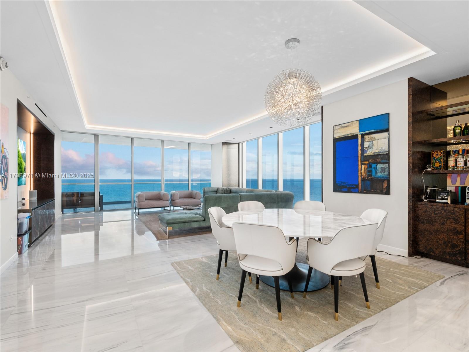 TURNBERRY OCEAN CLUB - Residential