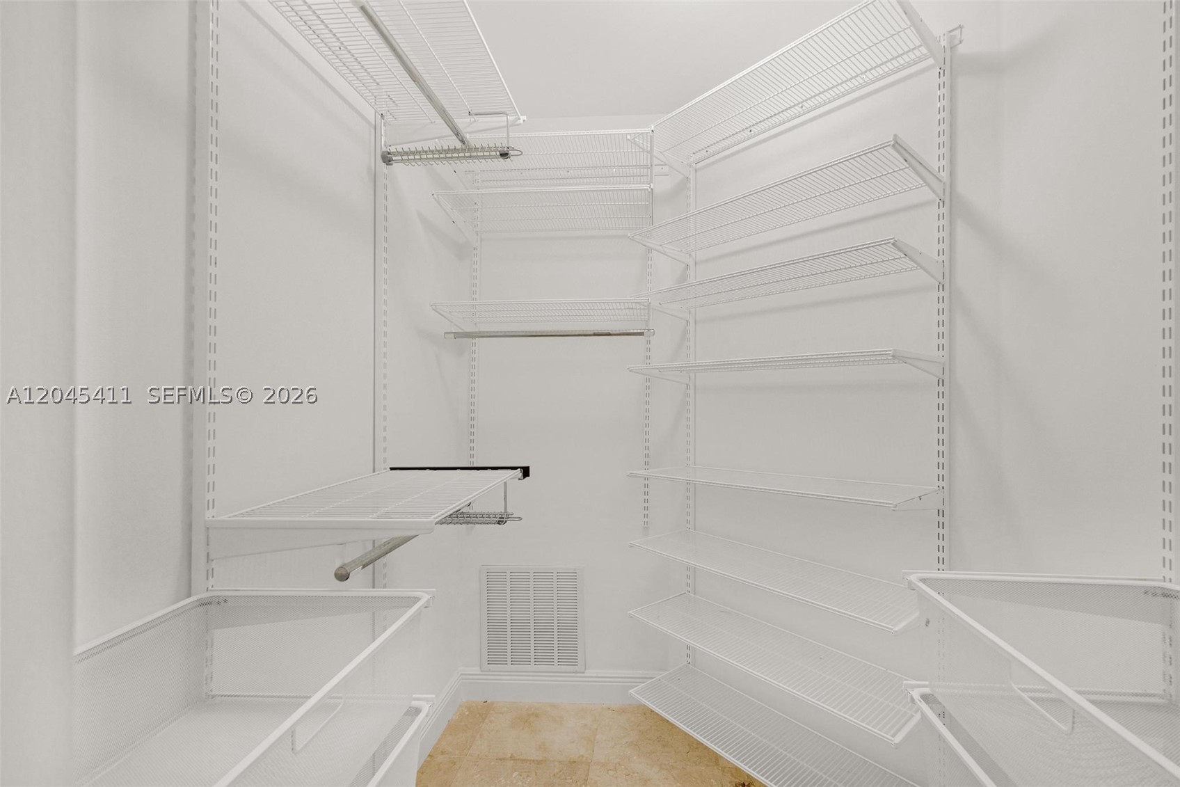 C GAB COUNTRY CLUB SEC 5 - Residential Lease