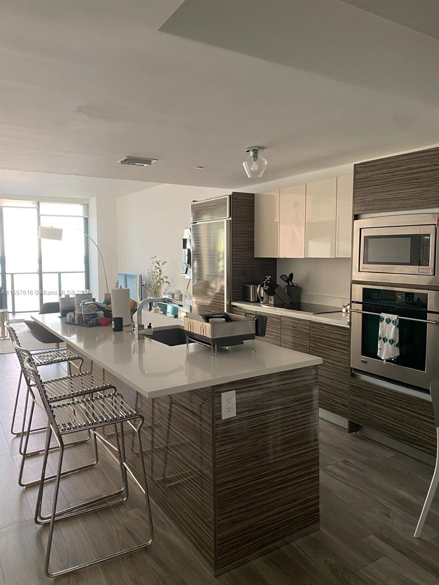 ICON BAY CONDO - Residential Lease