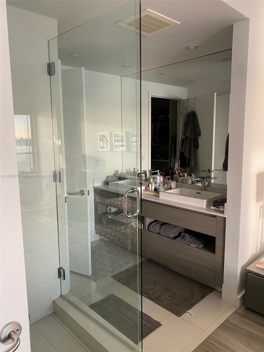 ICON BAY CONDO - Residential Lease
