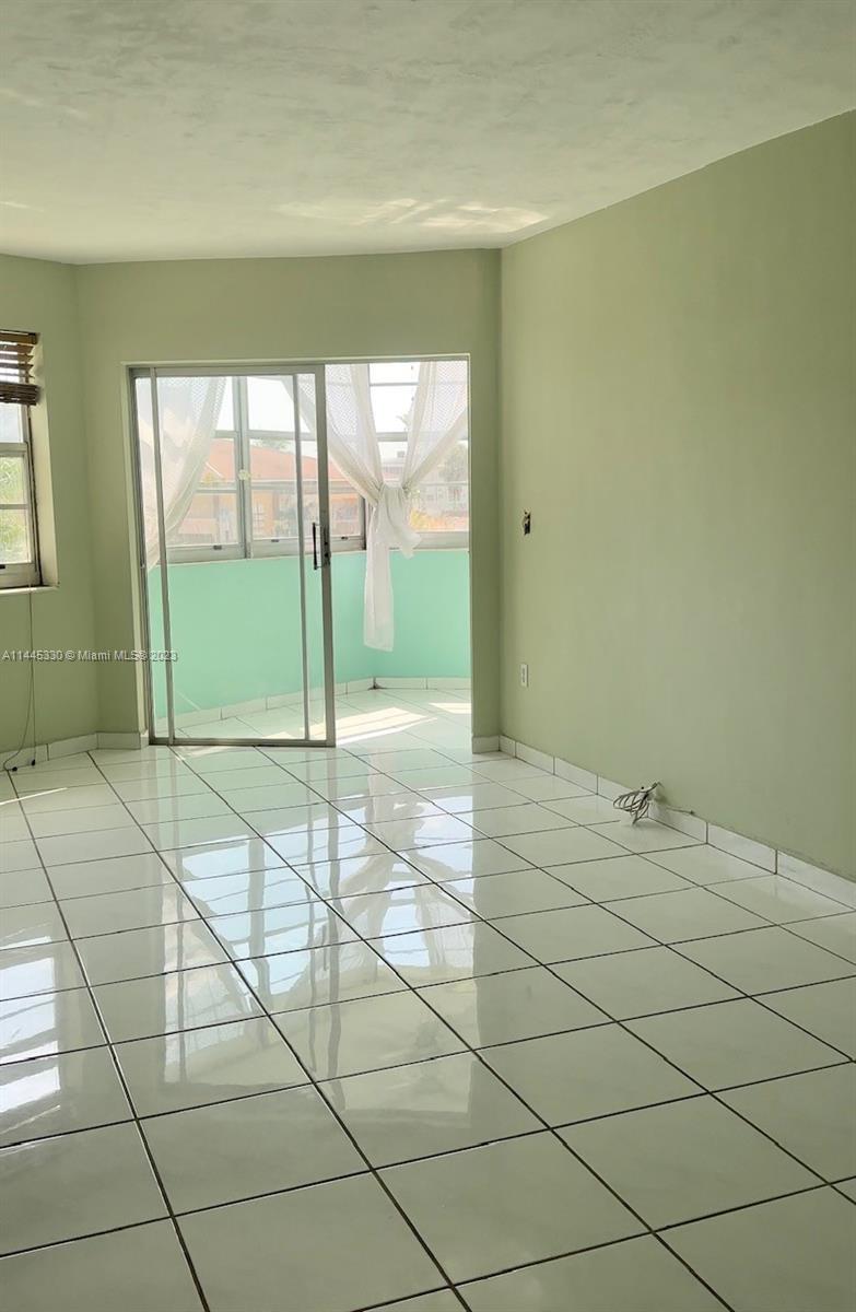 SKY LAKE GARDENS NO 4 CON - Residential