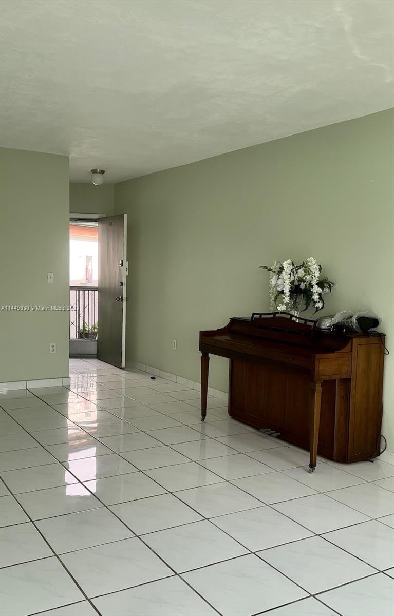 SKY LAKE GARDENS NO 4 CON - Residential