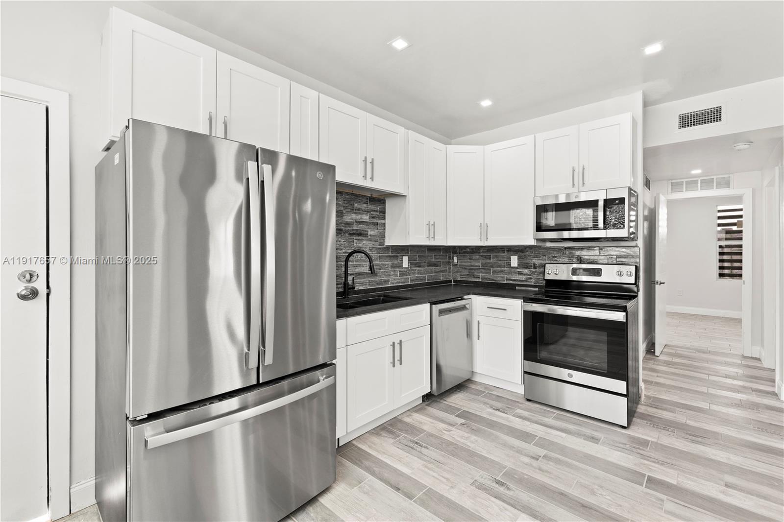 COLLEGE PARK - Residential Income