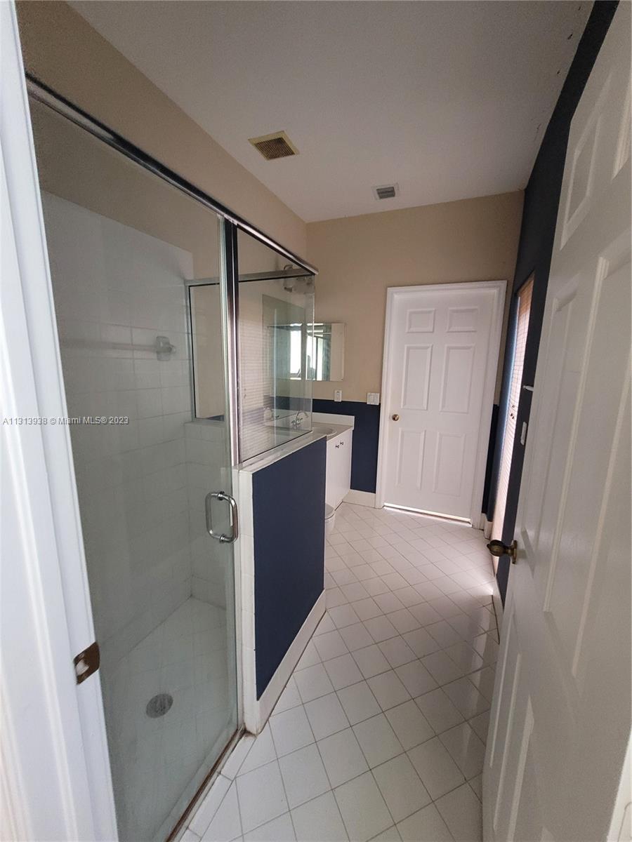 LAKES BY THE BAY AMBER - Residential Lease