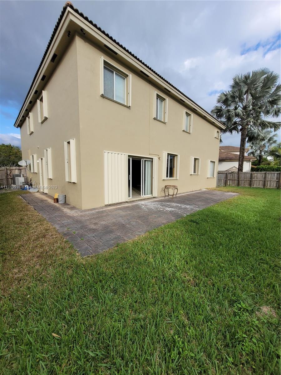 LAKES BY THE BAY AMBER - Residential Lease
