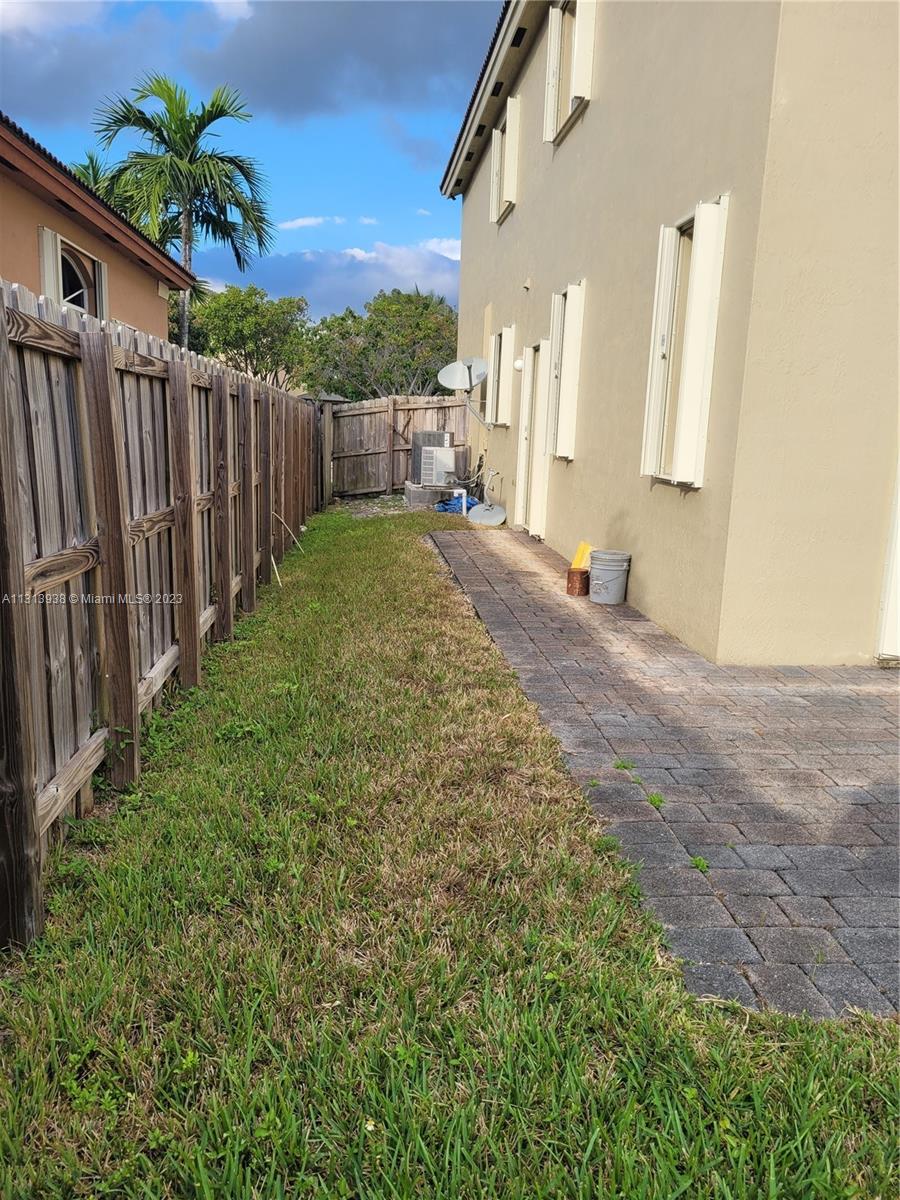 LAKES BY THE BAY AMBER - Residential Lease