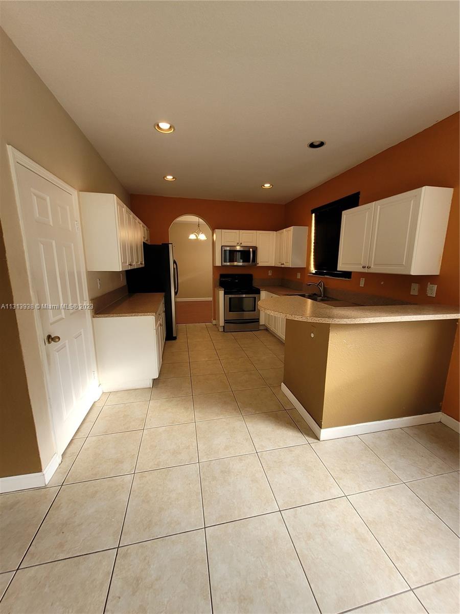 LAKES BY THE BAY AMBER - Residential Lease