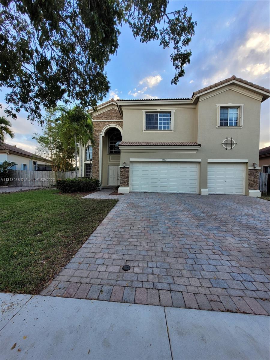 LAKES BY THE BAY AMBER - Residential Lease