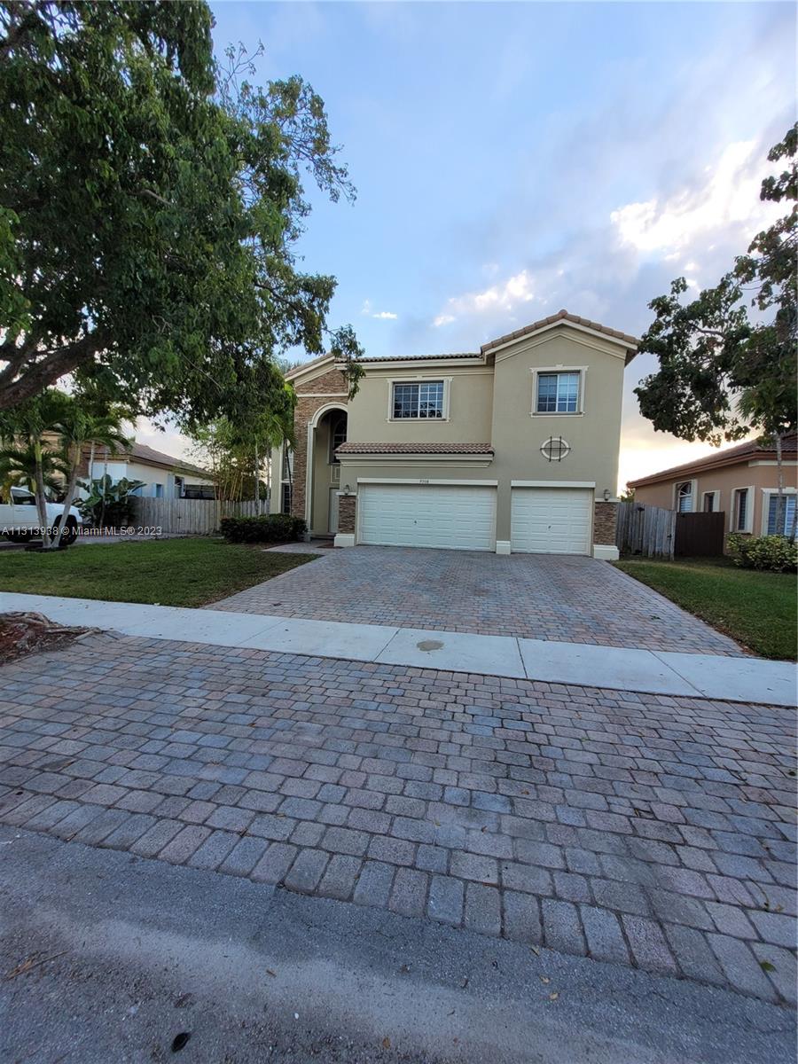 LAKES BY THE BAY AMBER - Residential Lease