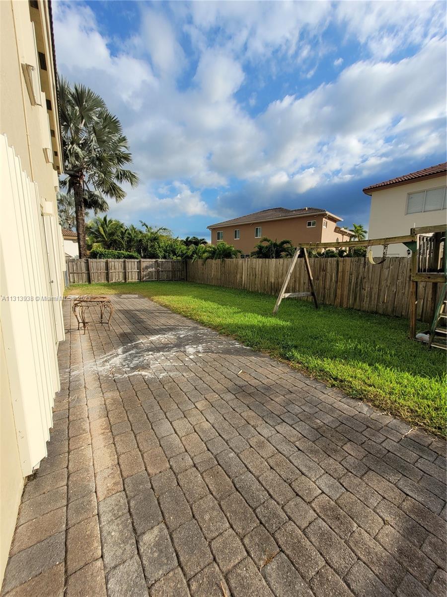 LAKES BY THE BAY AMBER - Residential Lease