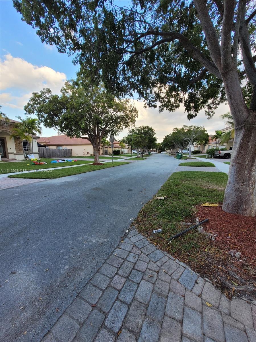 LAKES BY THE BAY AMBER - Residential Lease