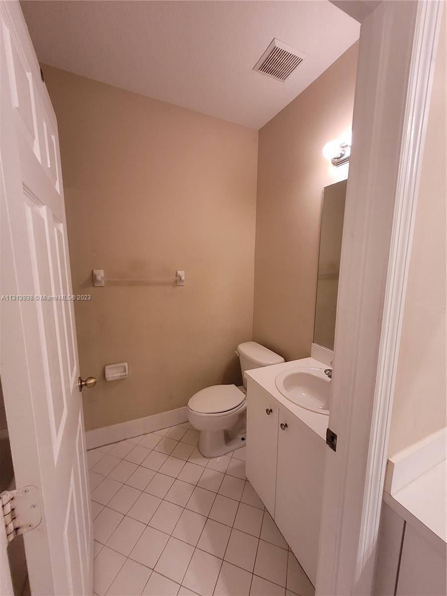 LAKES BY THE BAY AMBER - Residential Lease