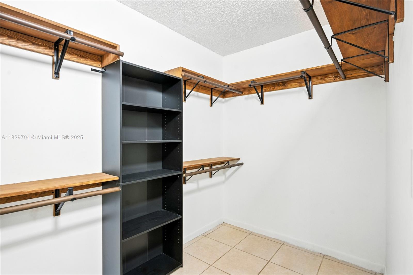 BANYAN TREE SEVEN CONDO - Residential Lease