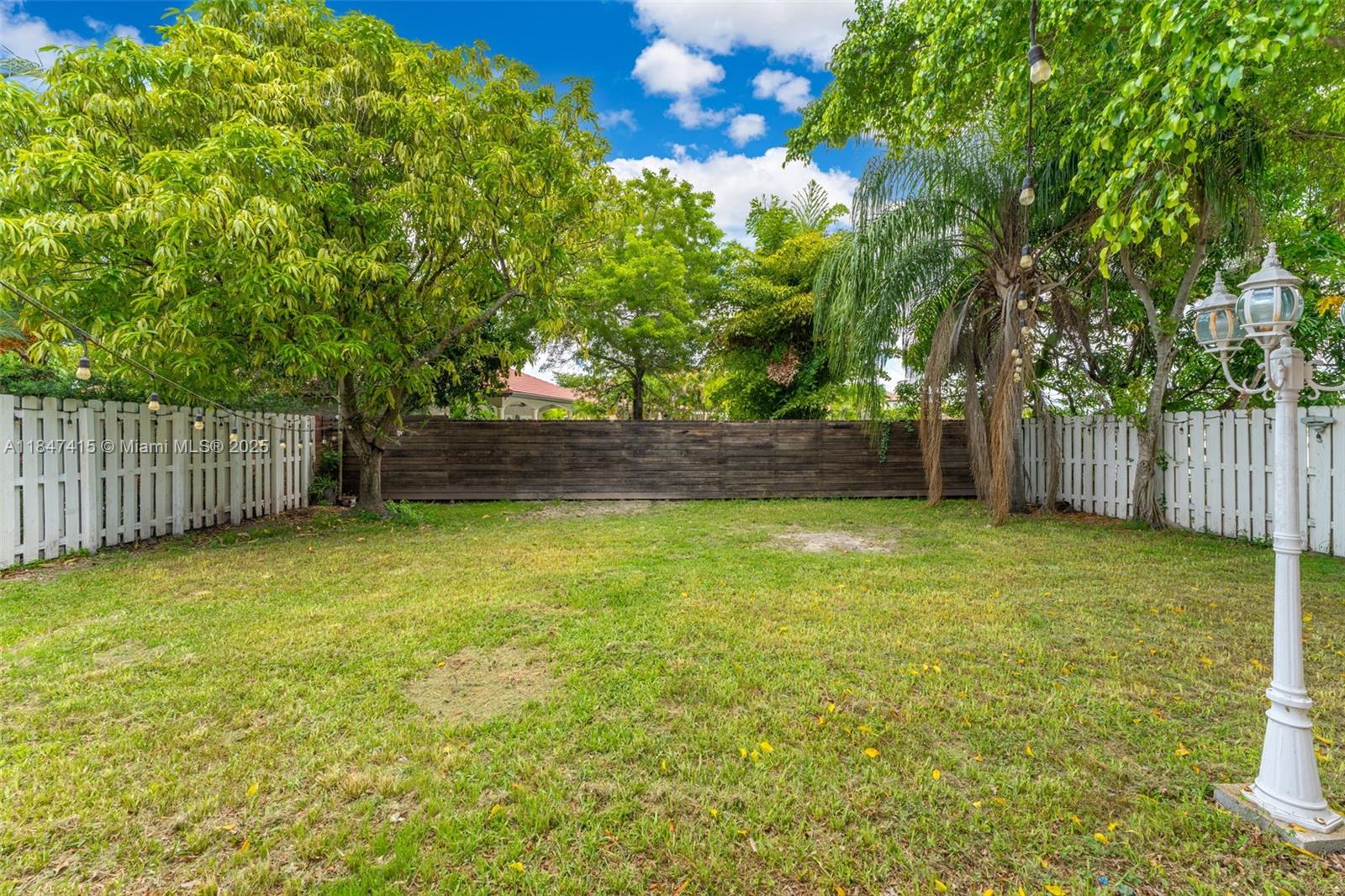 FOUR LAKES SEC 5 - Residential Lease