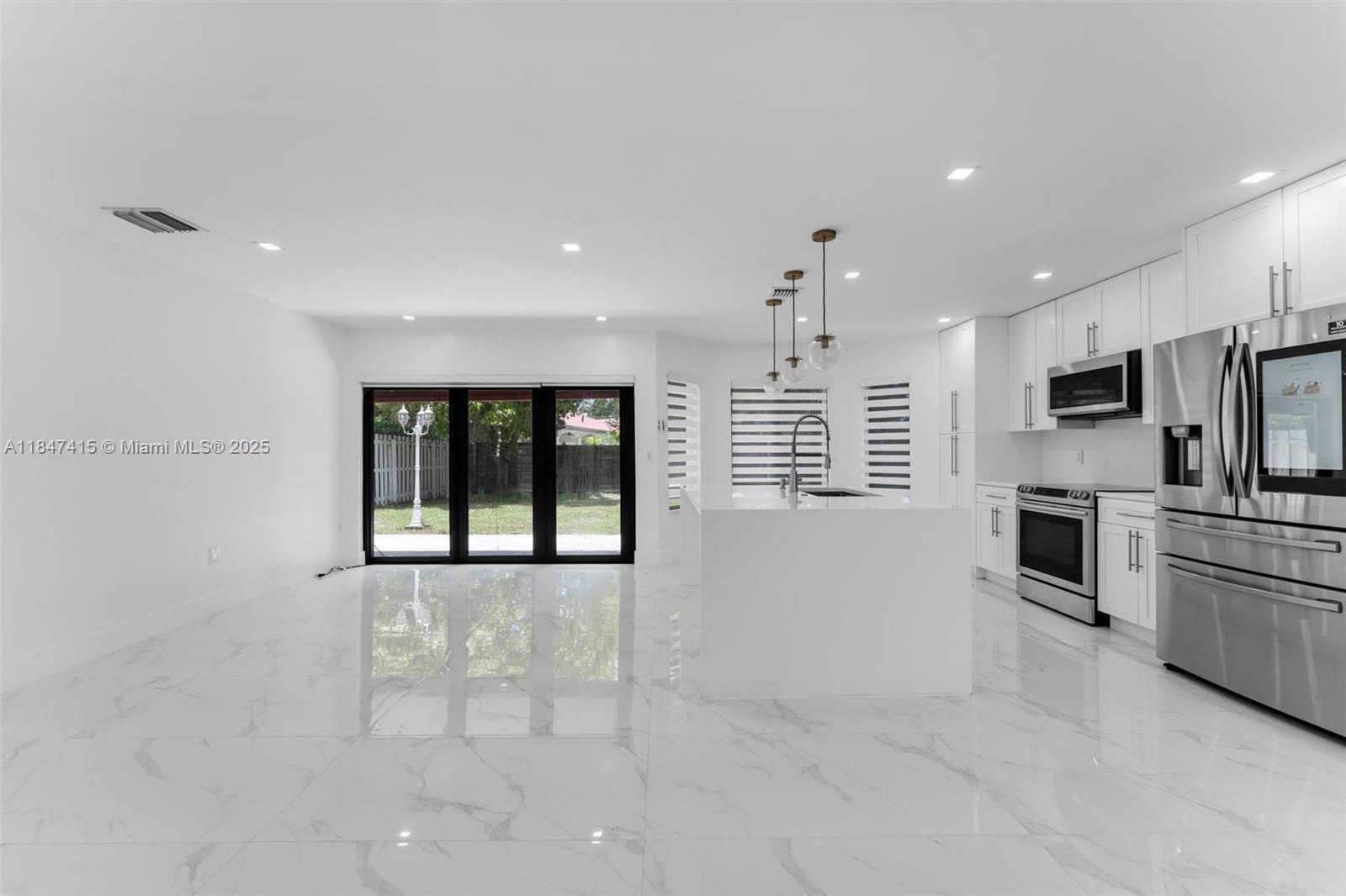 FOUR LAKES SEC 5 - Residential Lease