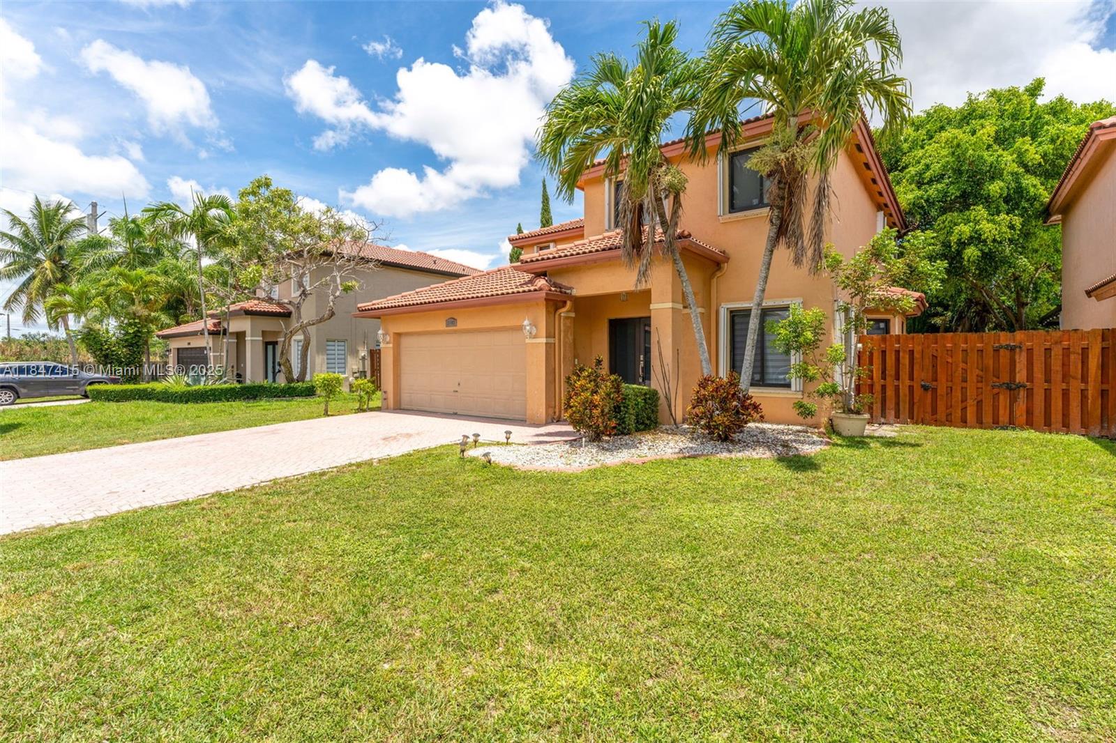 FOUR LAKES SEC 5 - Residential Lease
