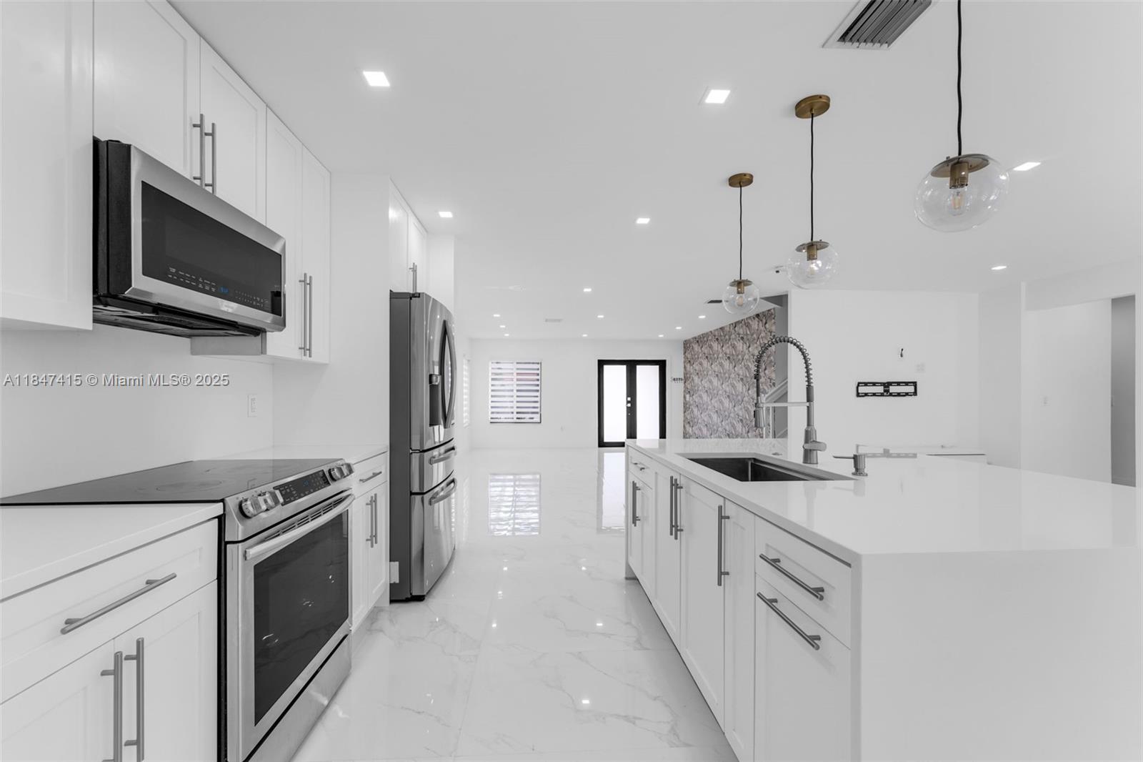 FOUR LAKES SEC 5 - Residential Lease