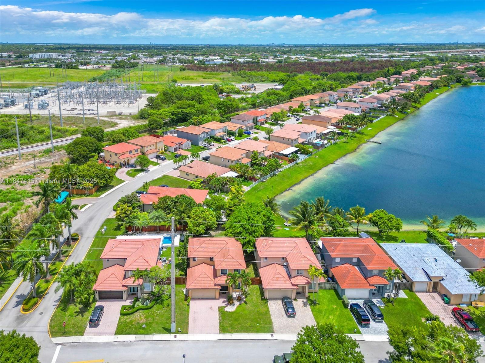 FOUR LAKES SEC 5 - Residential Lease