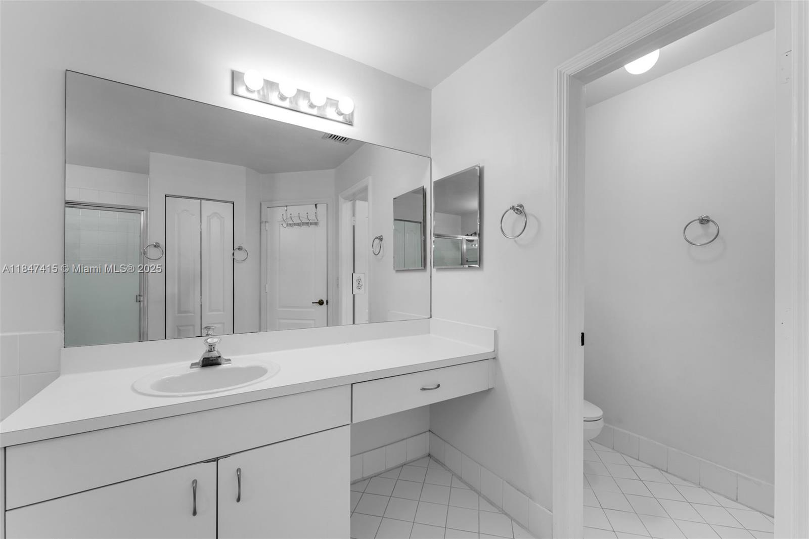 FOUR LAKES SEC 5 - Residential Lease