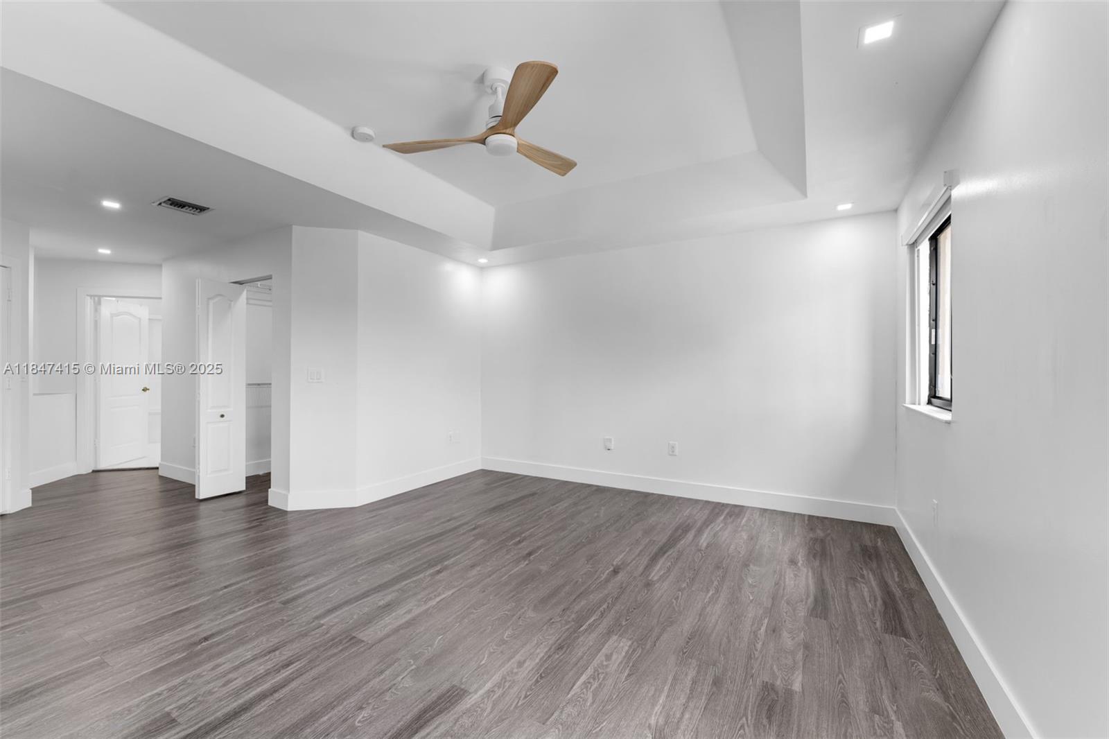 FOUR LAKES SEC 5 - Residential Lease