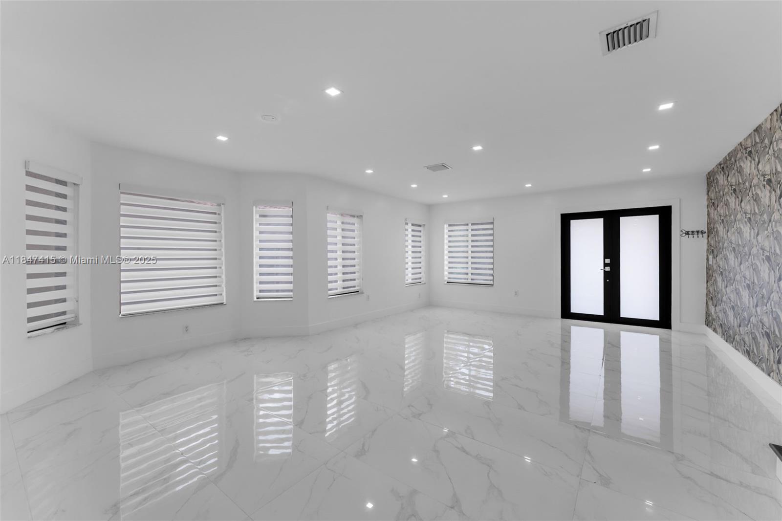 FOUR LAKES SEC 5 - Residential Lease