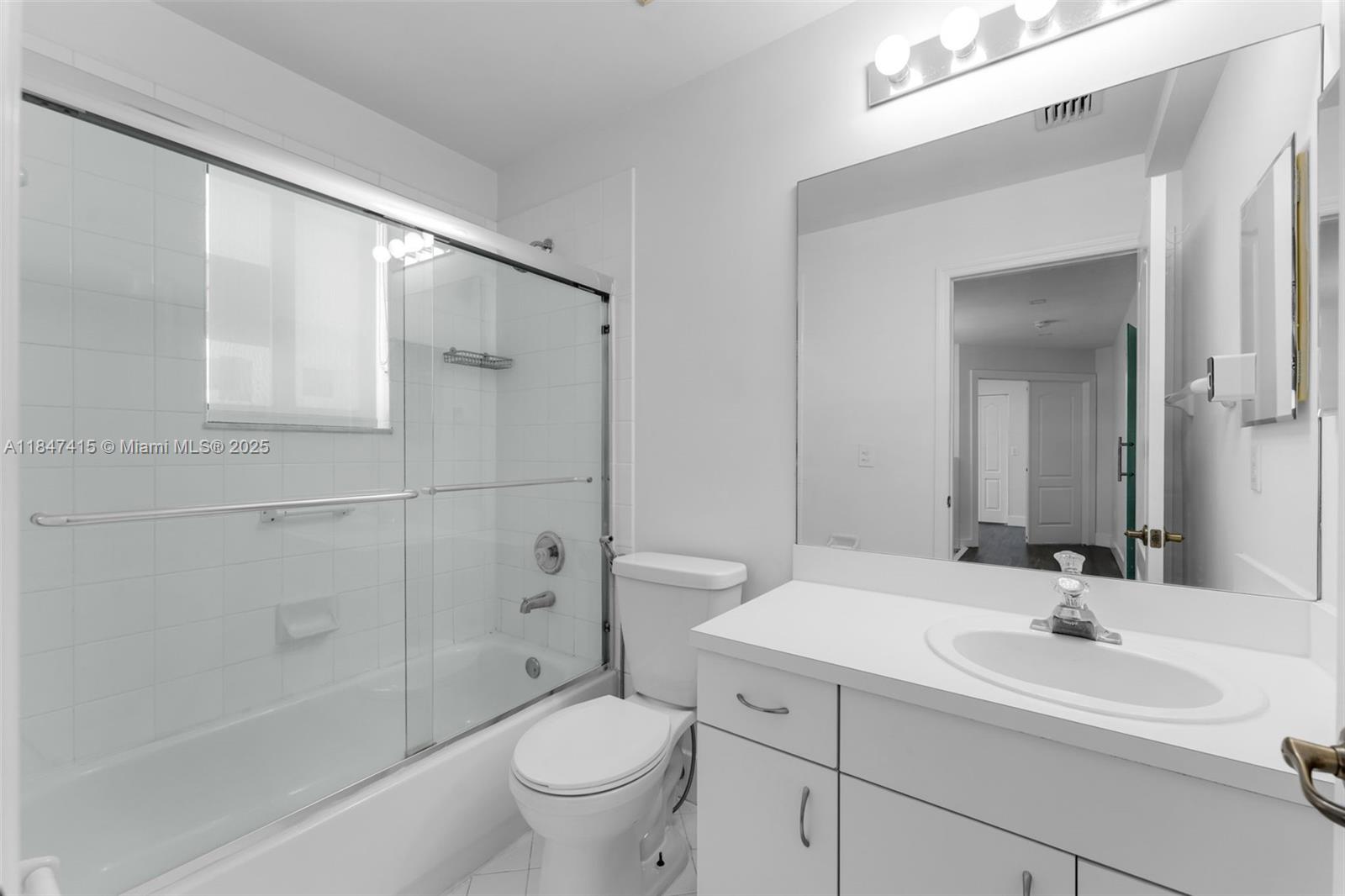 FOUR LAKES SEC 5 - Residential Lease